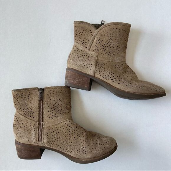 Ugg Darling Seaweed Perforated Suede Ankle Boots - Picture 1 of 8